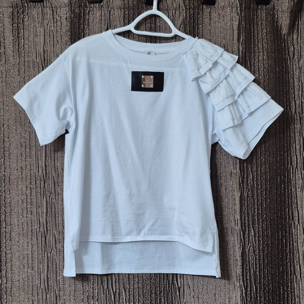 GIL SANTUCCI Asymmetrical Ruffle Trim Top T-Shirt